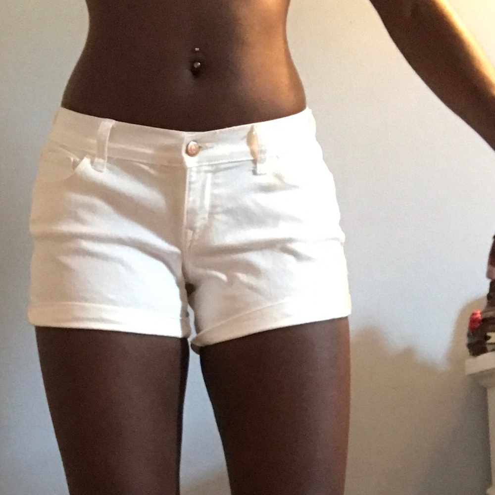 WHITE SHORTS - Picture 5 of 5